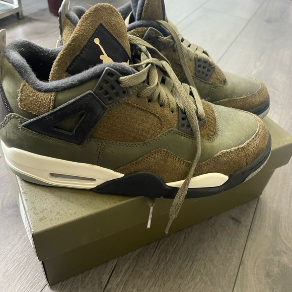 Air Jordan 4 Retro size 8